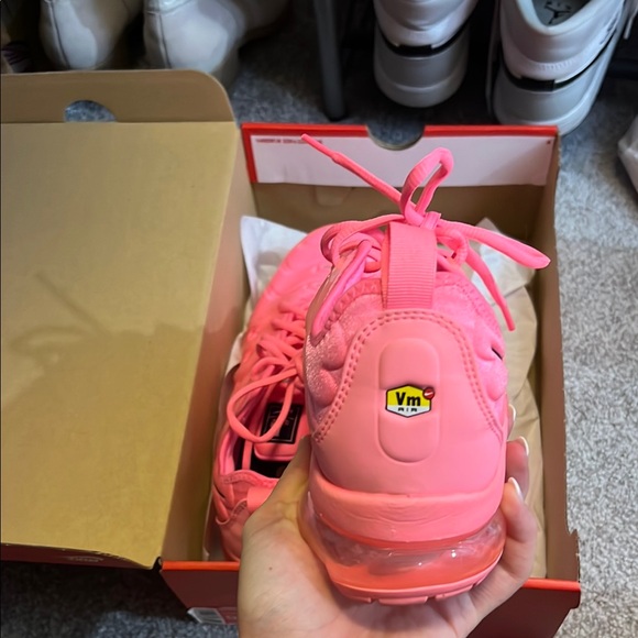 Nike Women's Air Vapormax Plus ‘Hyper pink’ - Picture 4 of 4